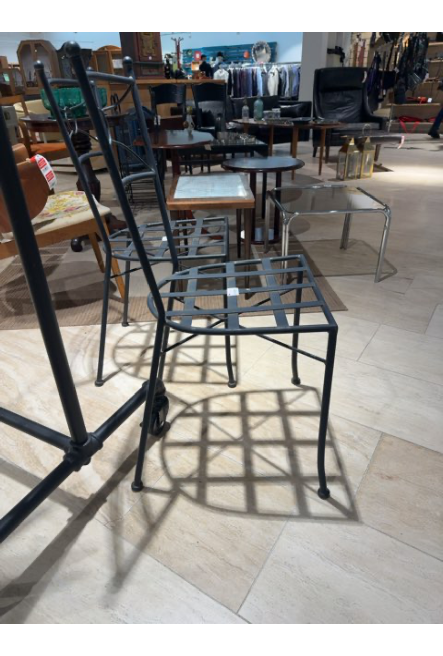 Metal stol sort