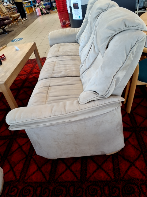 Sandfarvet polstret moderne sofa