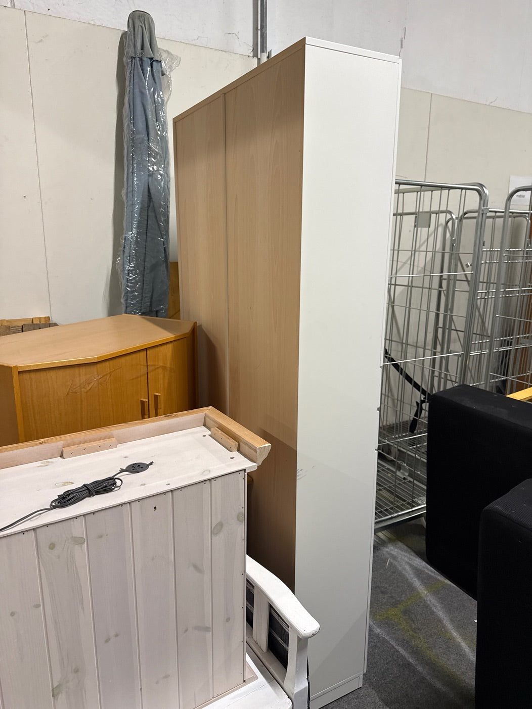 Vitrineskab hvid m. Glas låger