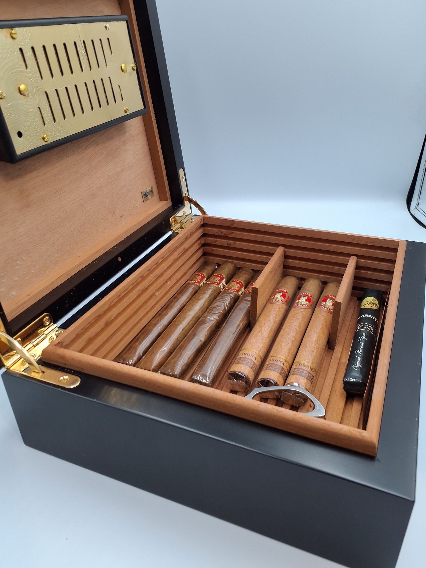 Adorini cigarbox