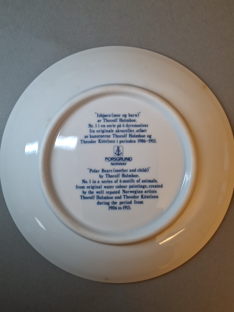 Porsgrund porcelæn, platte med motiv af isbjørne