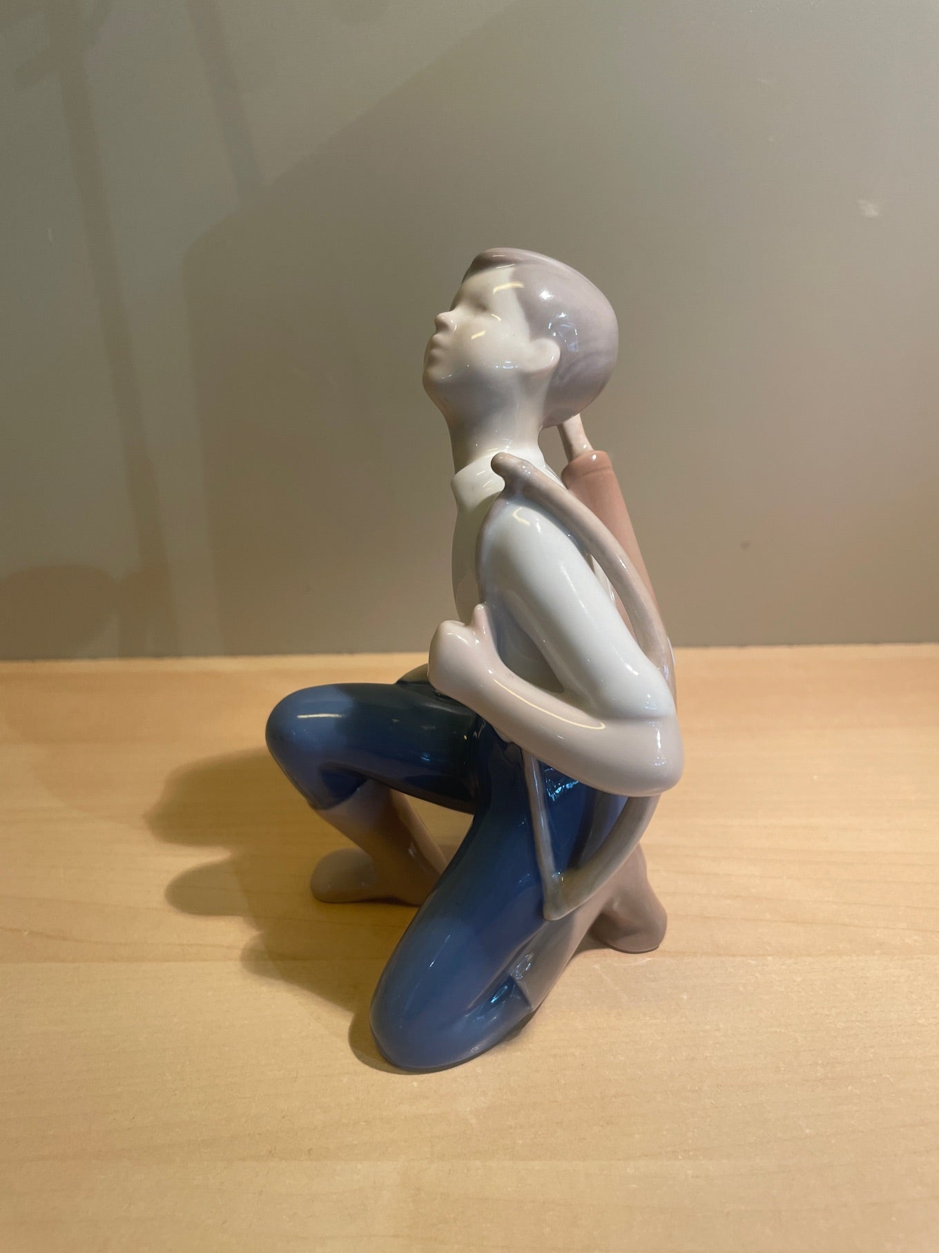 B&G porcelæns figur. Nr. 2327