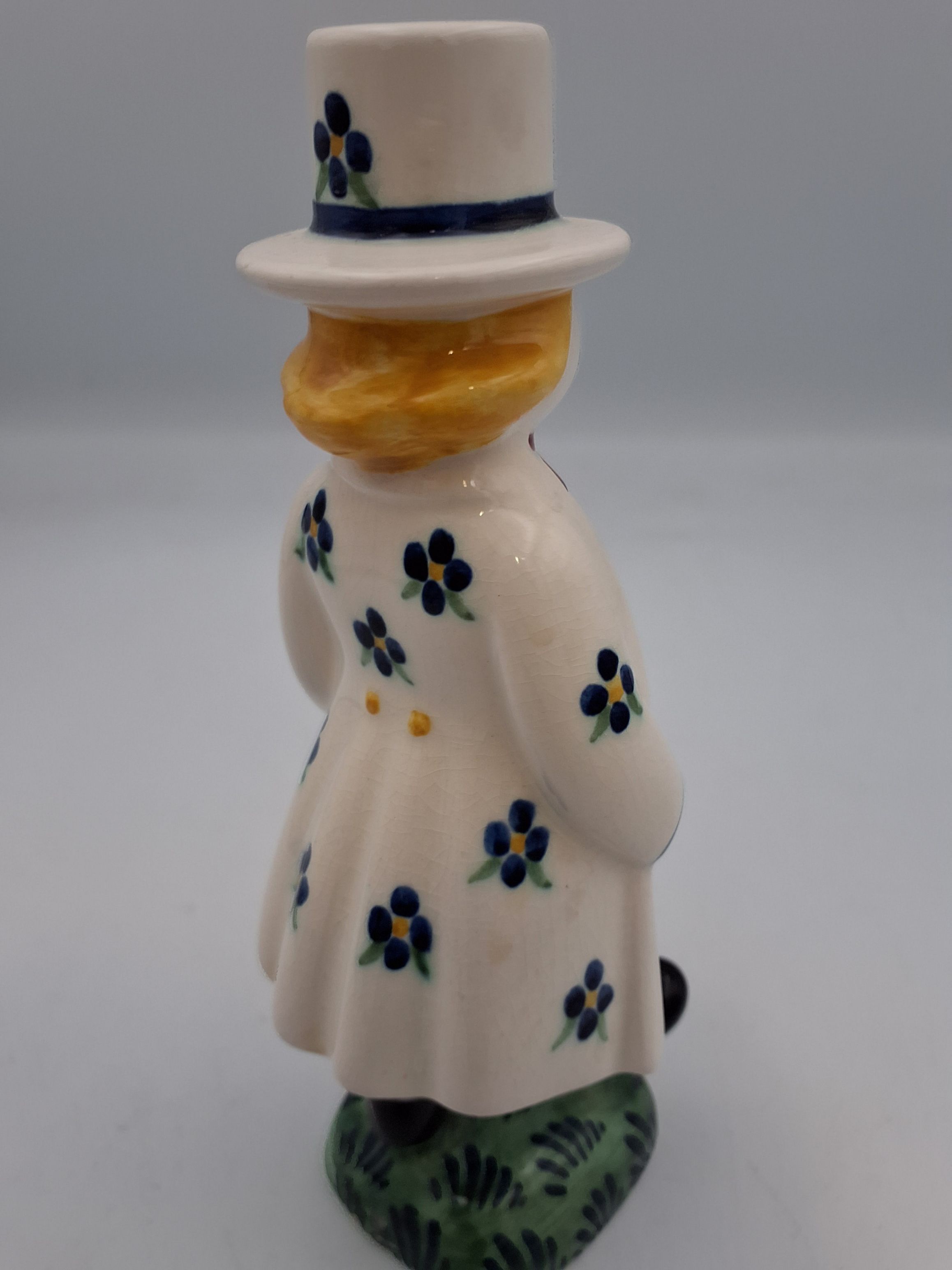 Bondeknøs Hans, Alminia fajance figur