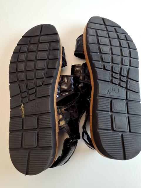 New Feet sandal