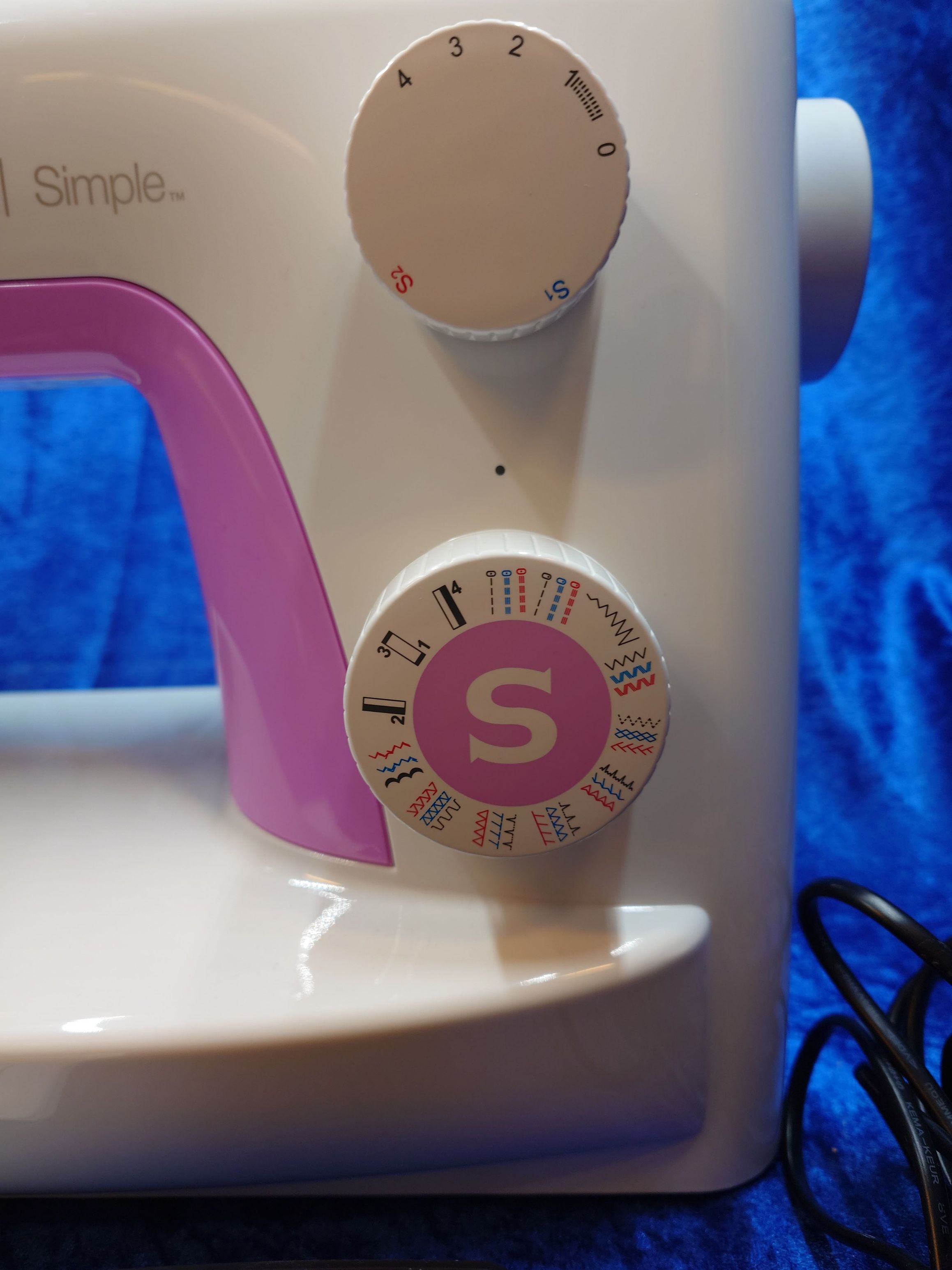 Singer simple