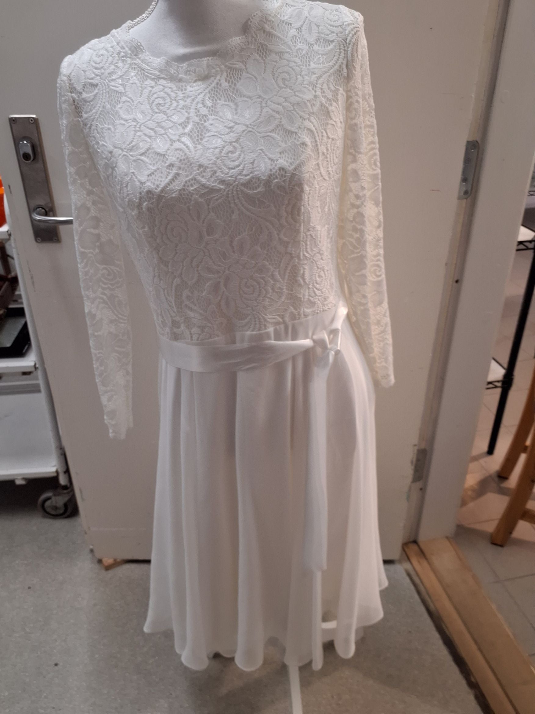 Kjole konfirmation eller brud