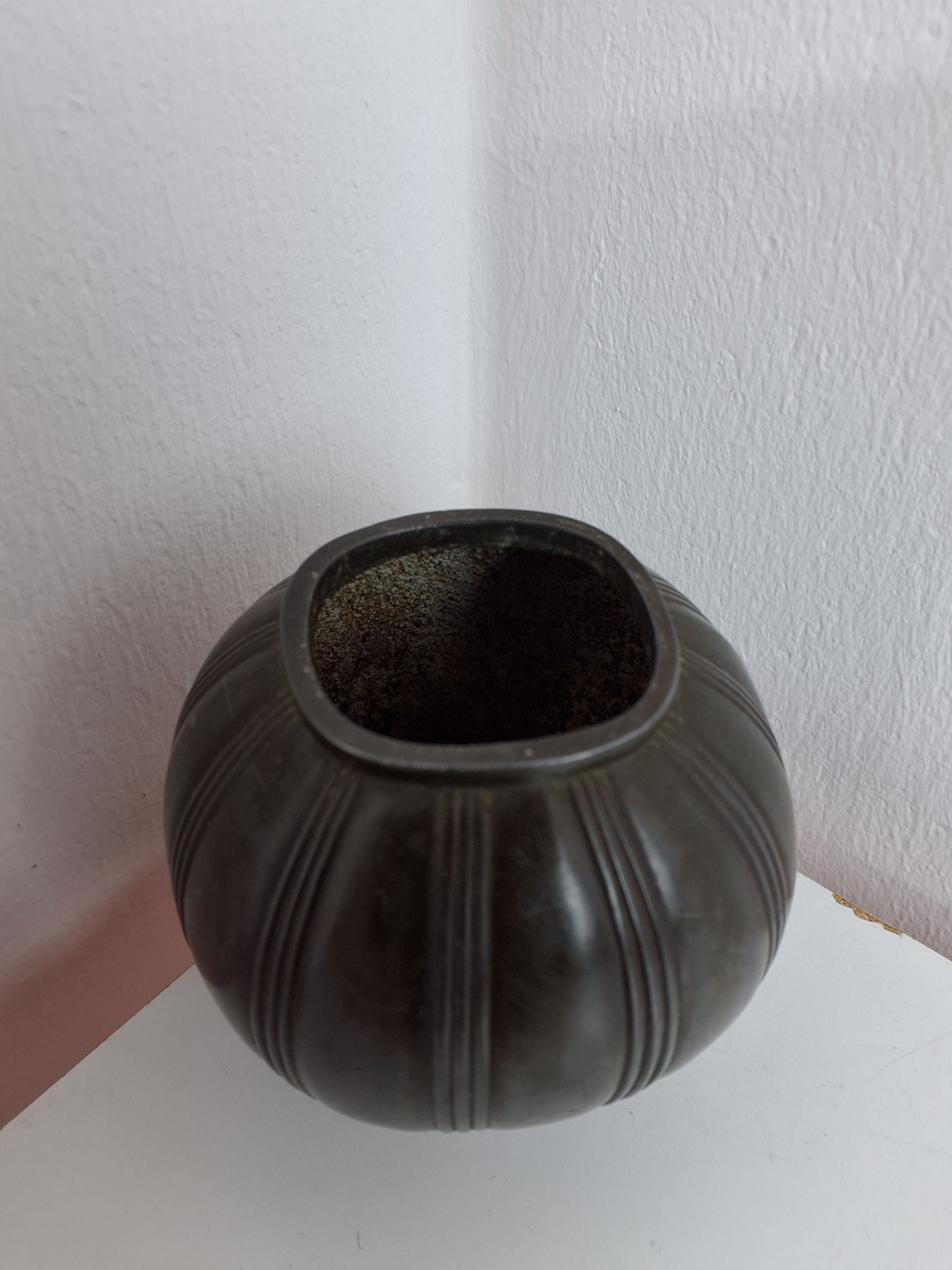 Vase i diskometal