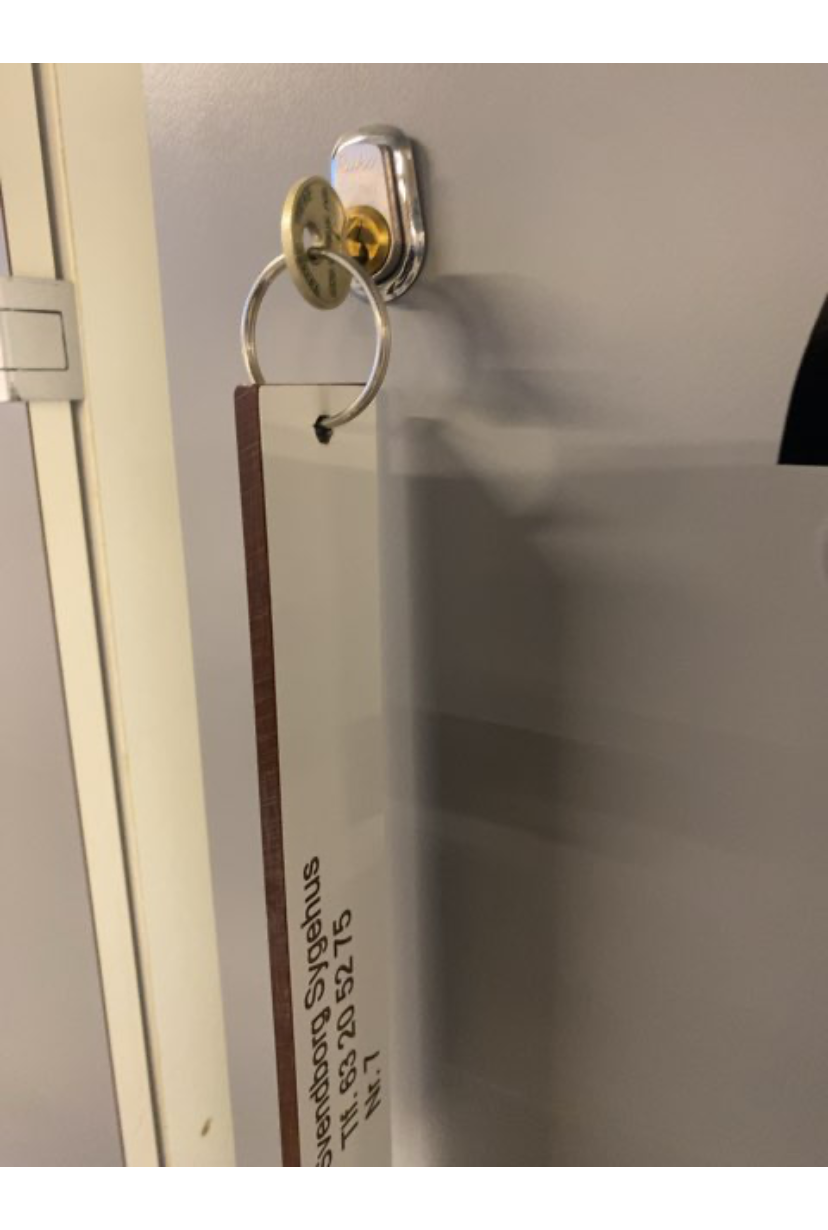 Labflex skabe med nøgler