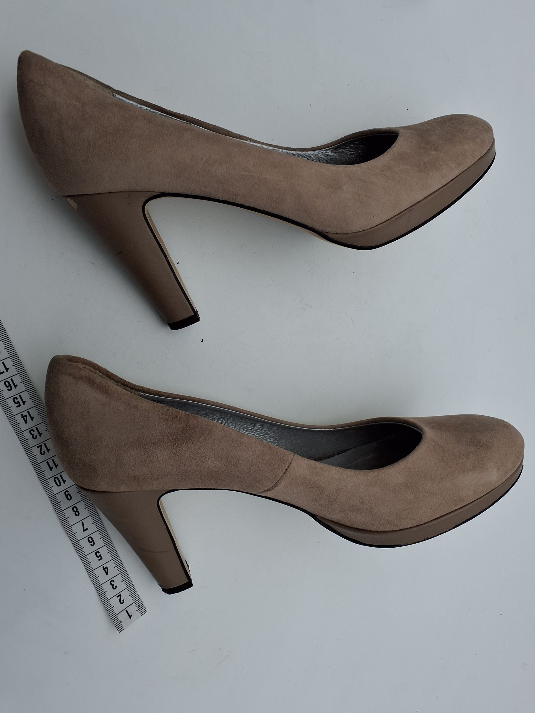 Debbie pumps