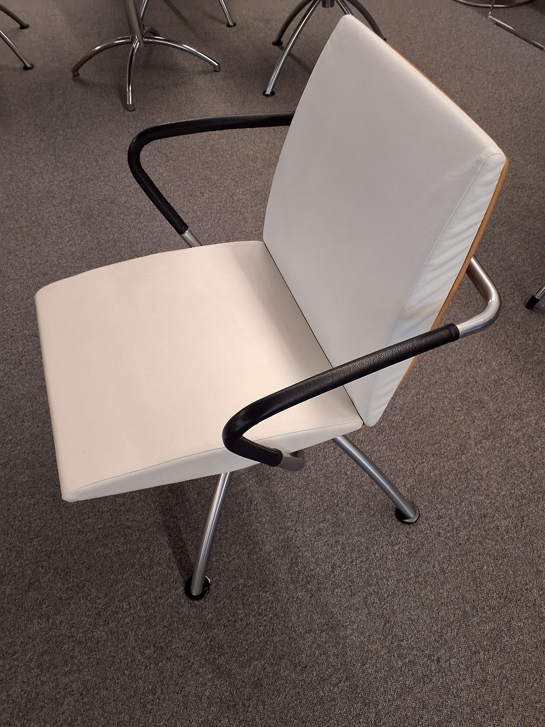 Lounge stol Charles Eames - 6517