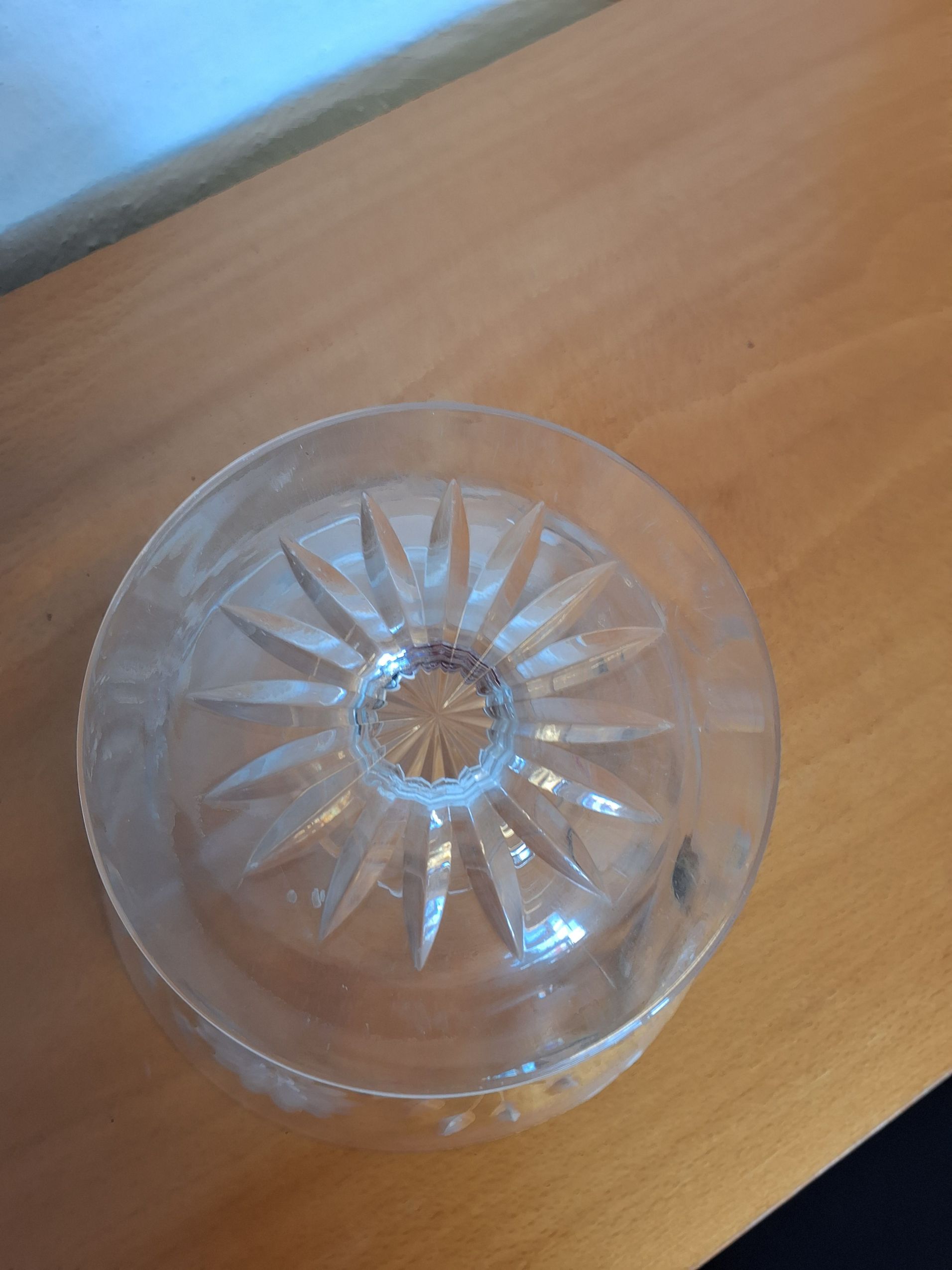 Glas vase/skål med slebet blomstermotiv