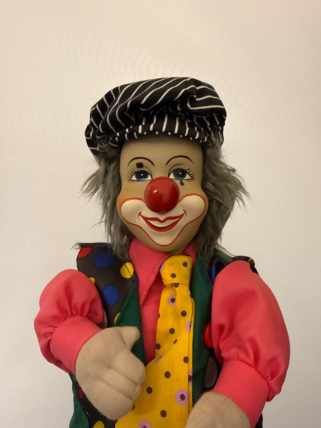 Vintage dekorativ porcelæns- og stofklovnedukke
