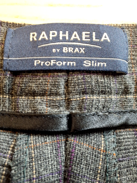 Raphaela by Brax Bukser