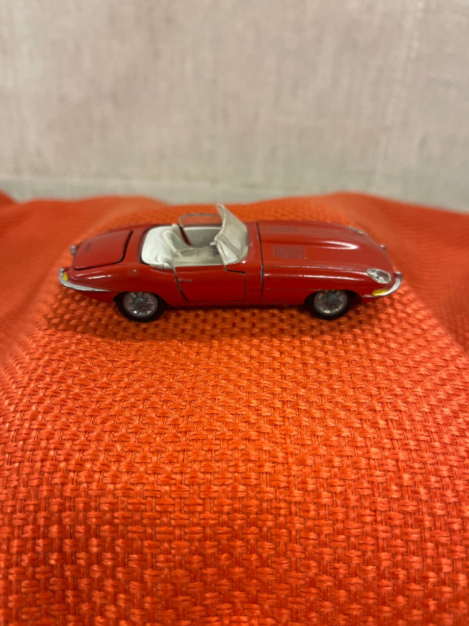 Tekno Jacuar E type