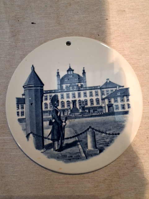 Royal Copenhagen Fajance Platter Livgarden