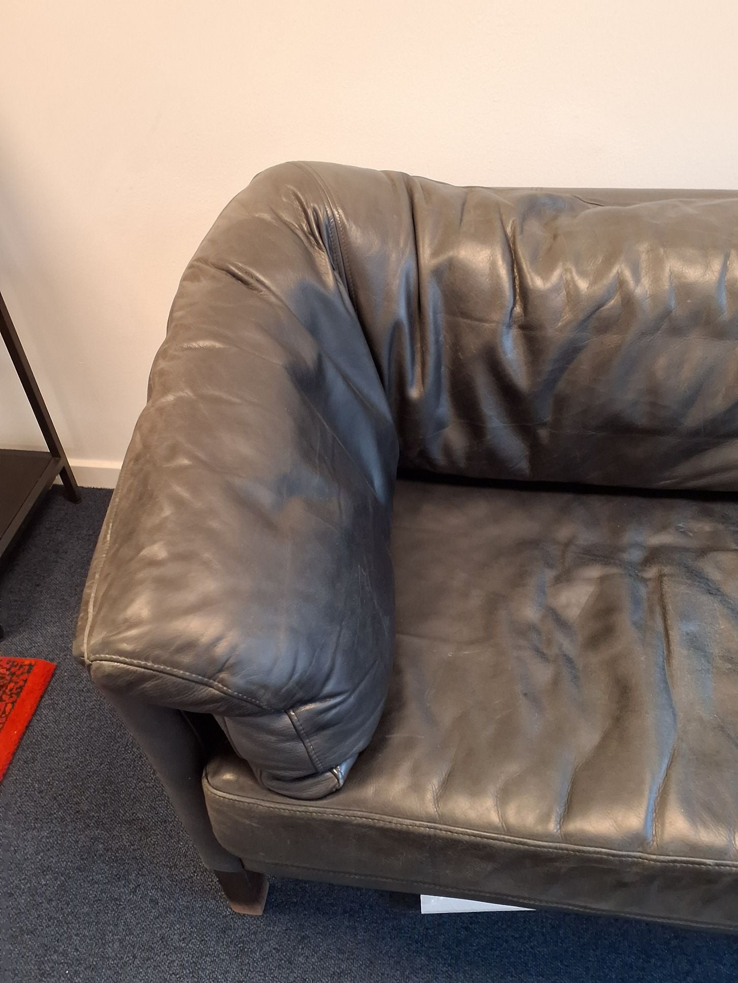 Sort lædersofa
