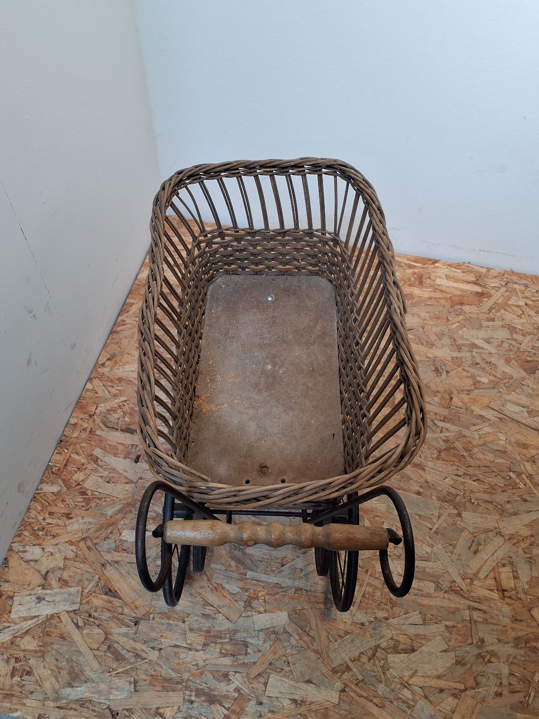 Gammel Dukkevogn