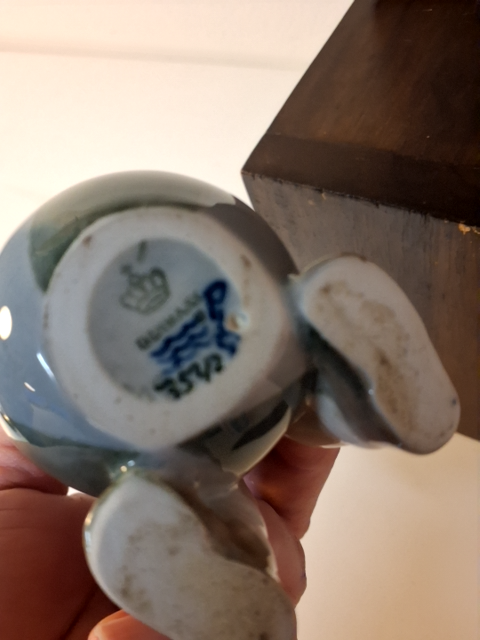 kongelig Porcelæn Dren med bold