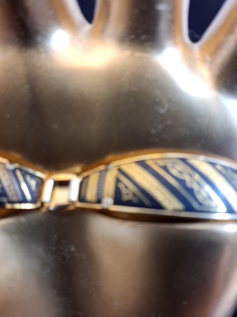 Metal armbånd med Smuk mønster på forsiden