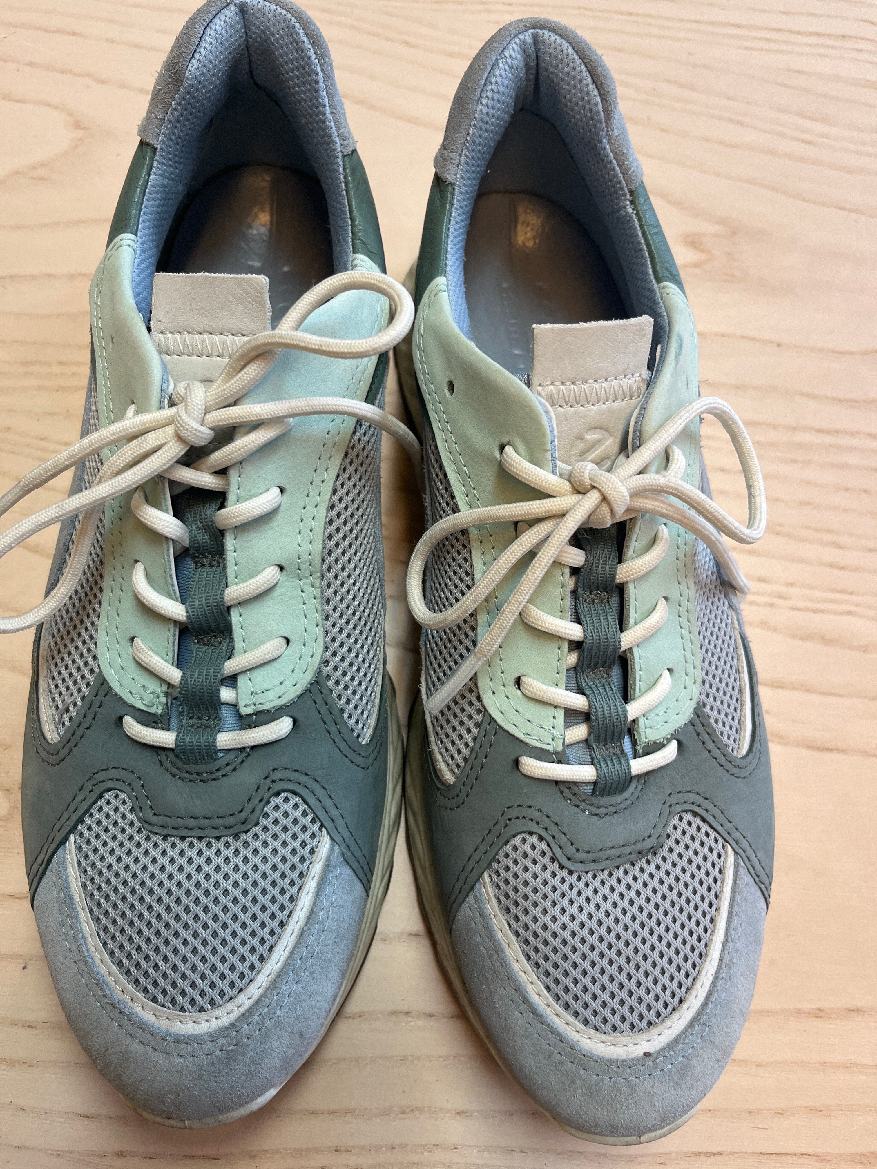 Ecco Sneakers