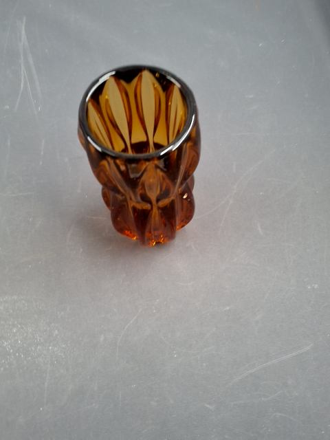 Ravfarvet vase