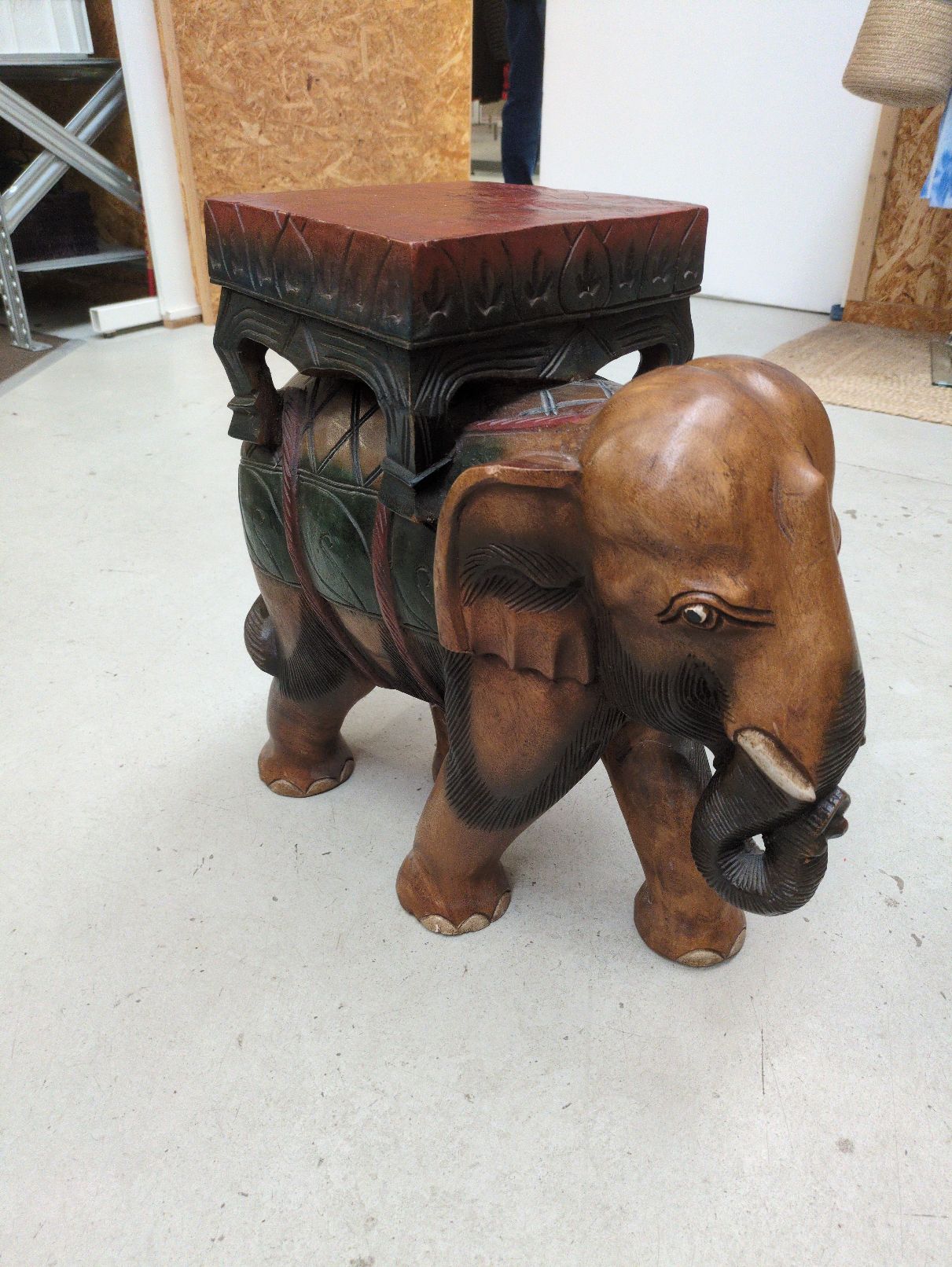 Elefant i træ m bemaling