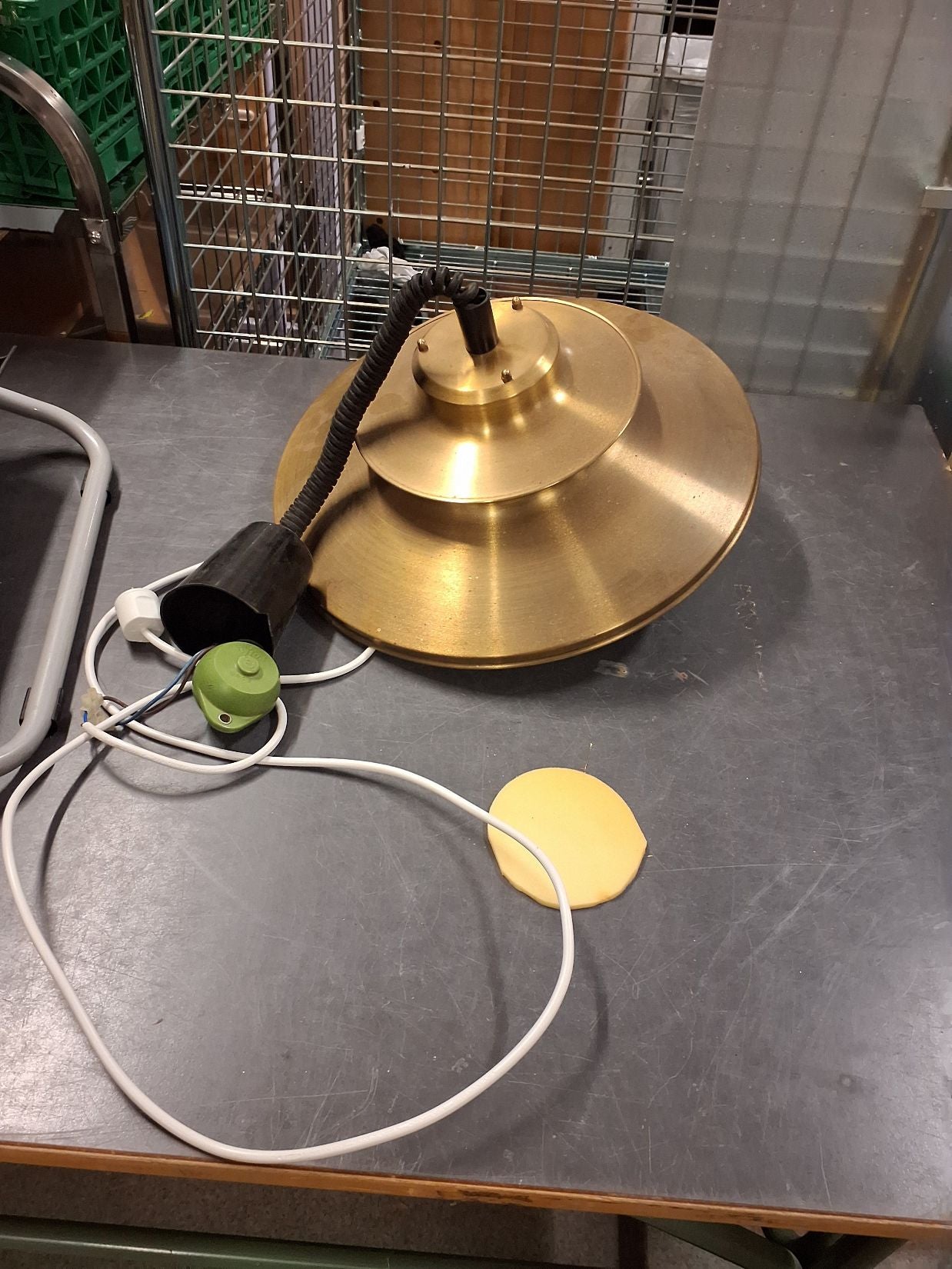 Rund gylden lampe