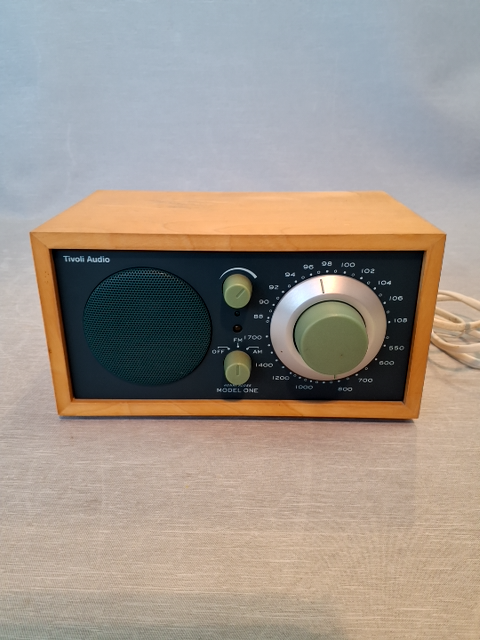Analog Radio Tivoli Model One