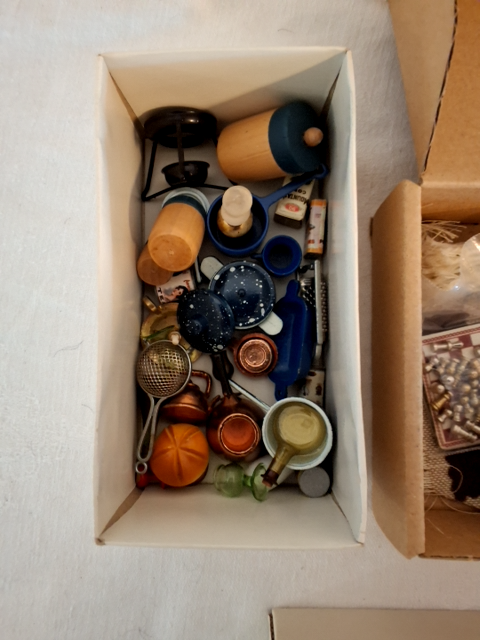 Diverse miniature indretnings figurer