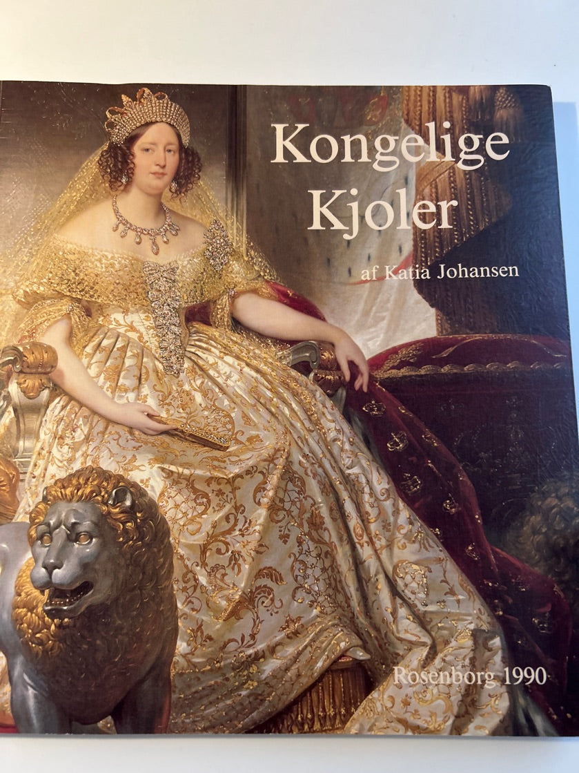 Kongelige kjoler af Katia Johansen