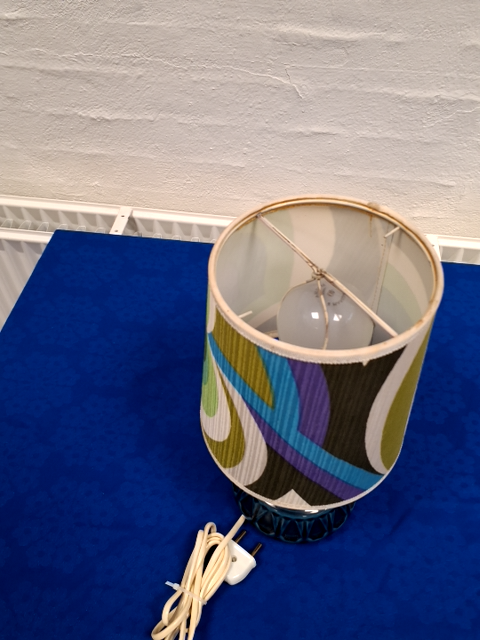 Bordlampe med skærm