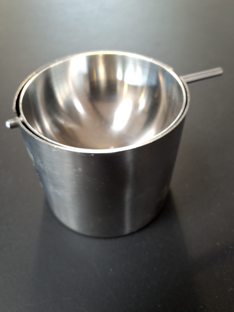 Stelton lille askebæger med vippelåg