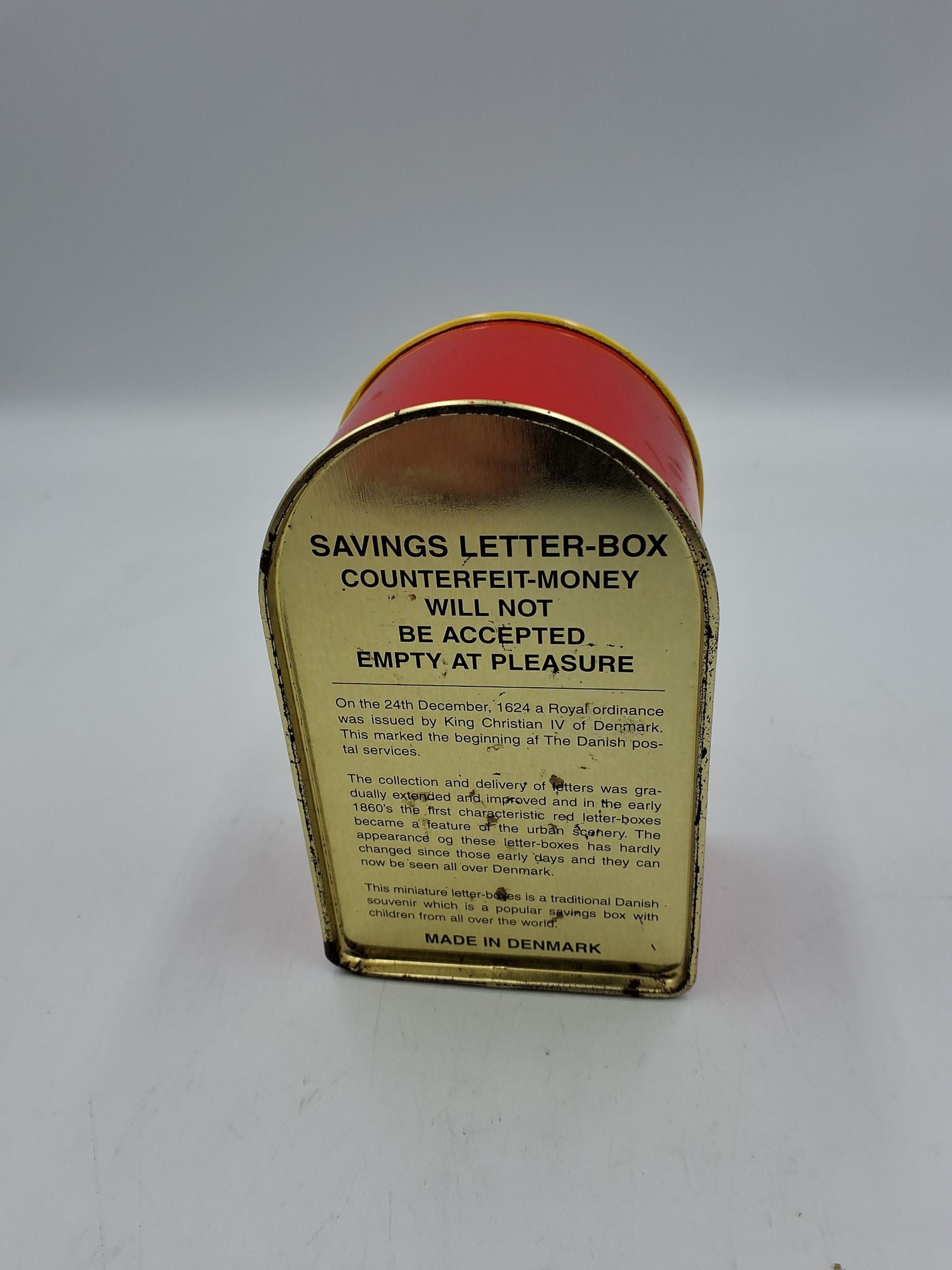 Rød spare postkasse