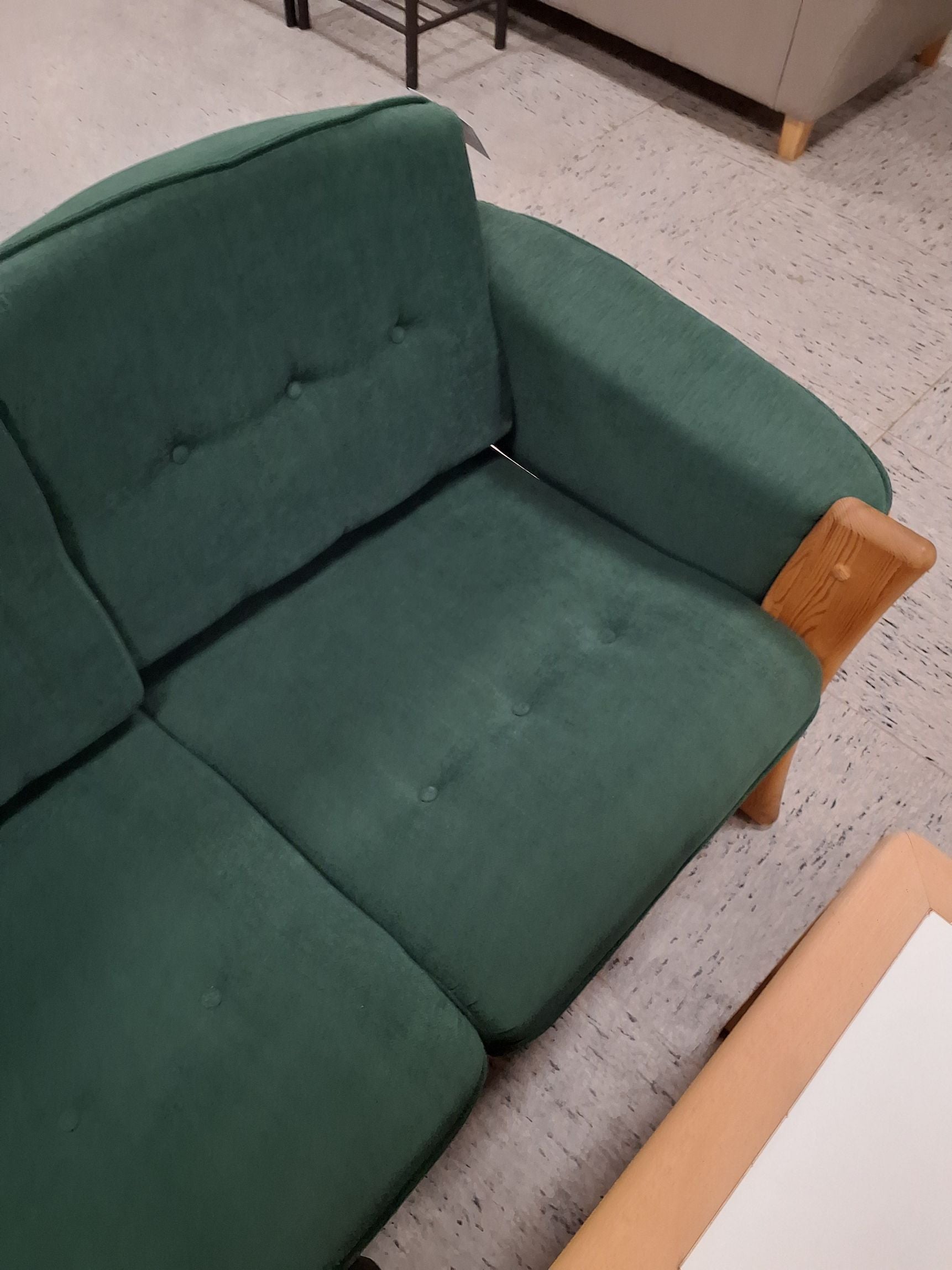 3 prs grøn sofa .fyrtræ.