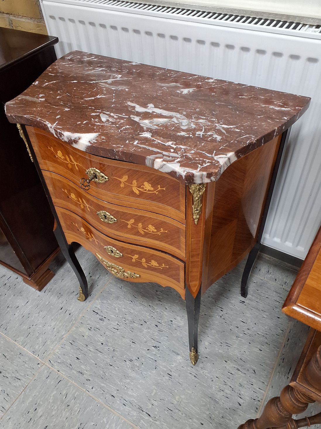 Vintage skab m marmor