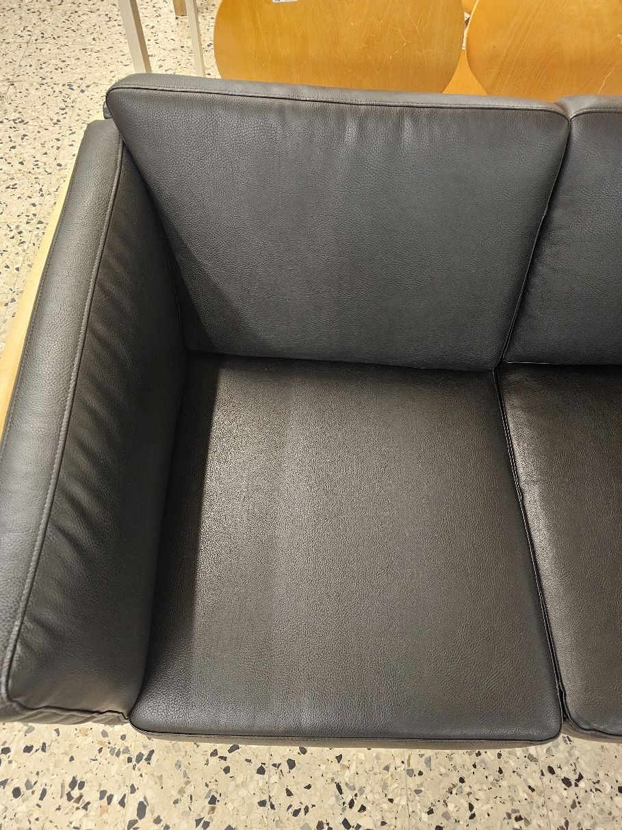 Sort 2 per. Sofa