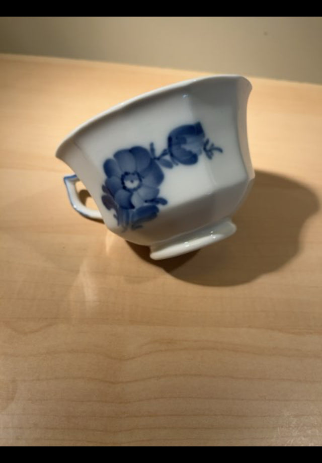 Royal Copenhagen, Blå Blomst Kantet.