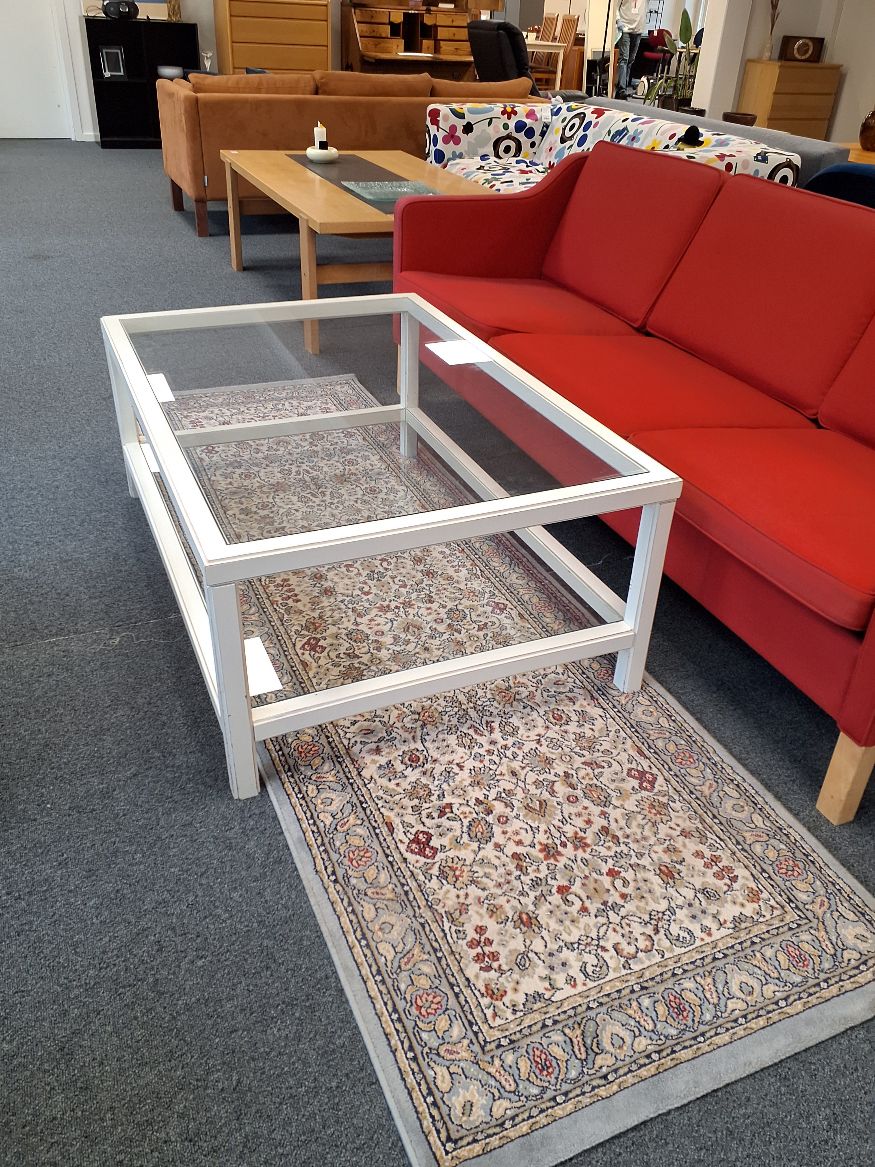 Sofa glasbord med hylde og hvidt træ stel