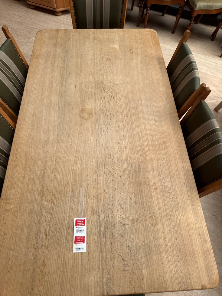 Massiv Spisebord
