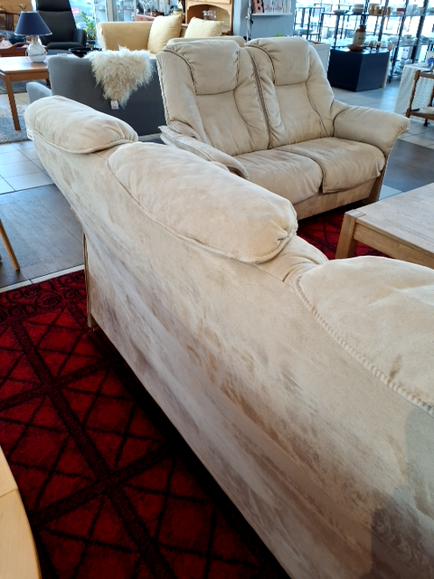 Sandfarvet polstret moderne sofa