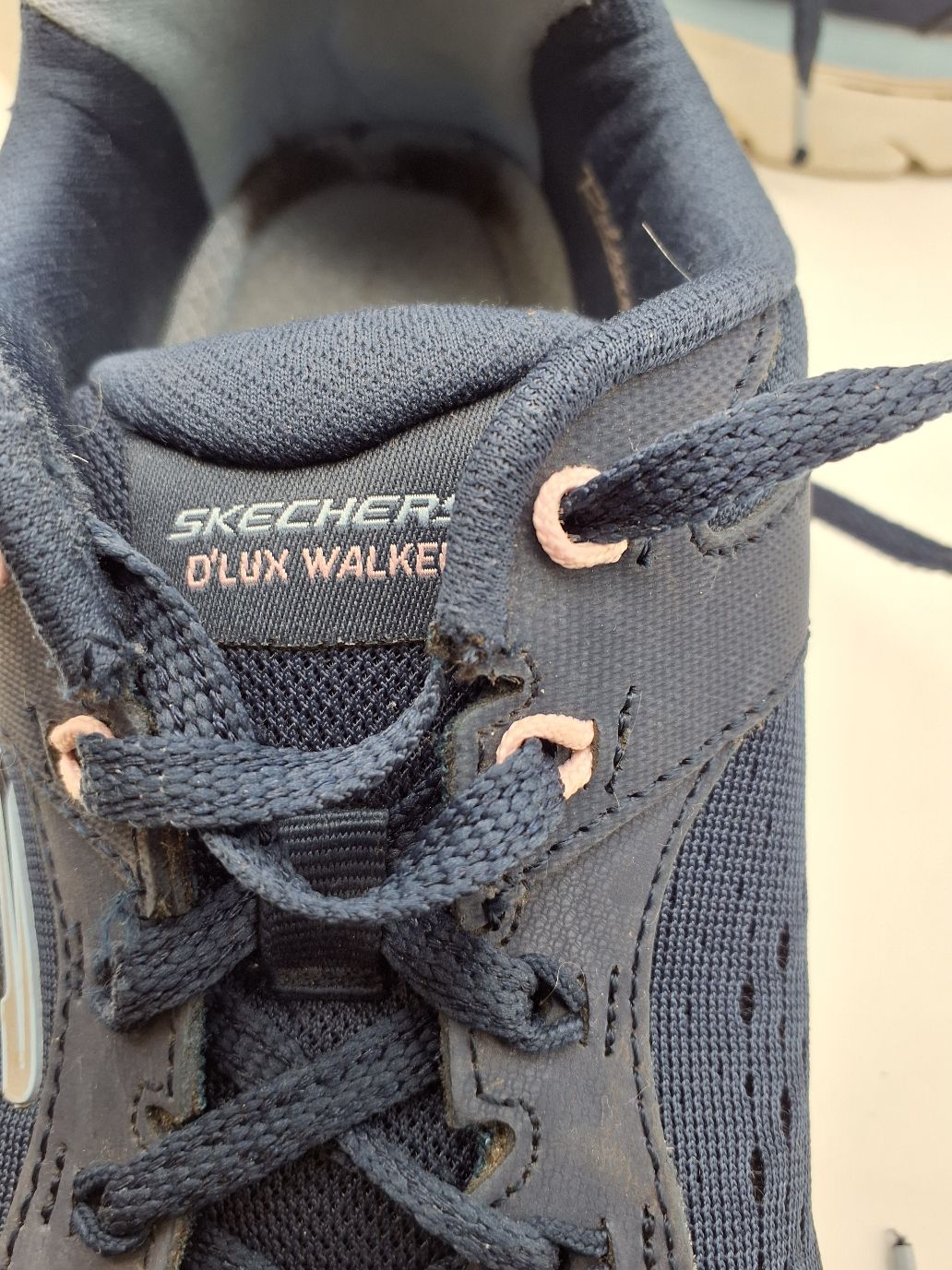 Skechers D'Lux Walker 2.0