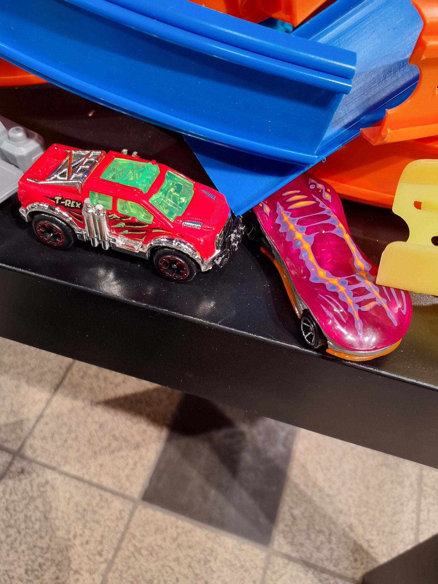 Hot wheels track builder