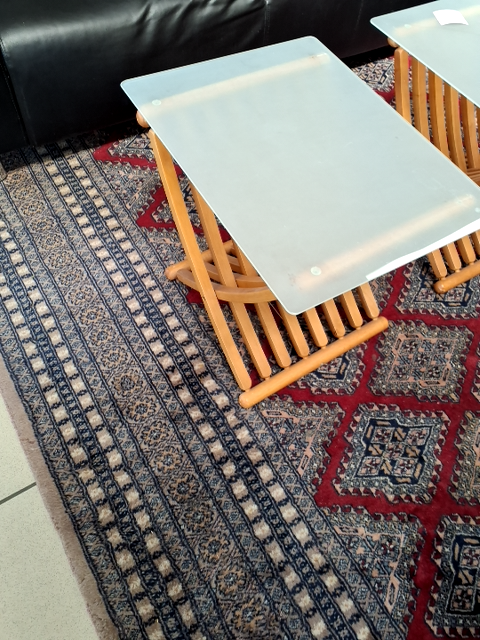 Lille sofabord med glasplade