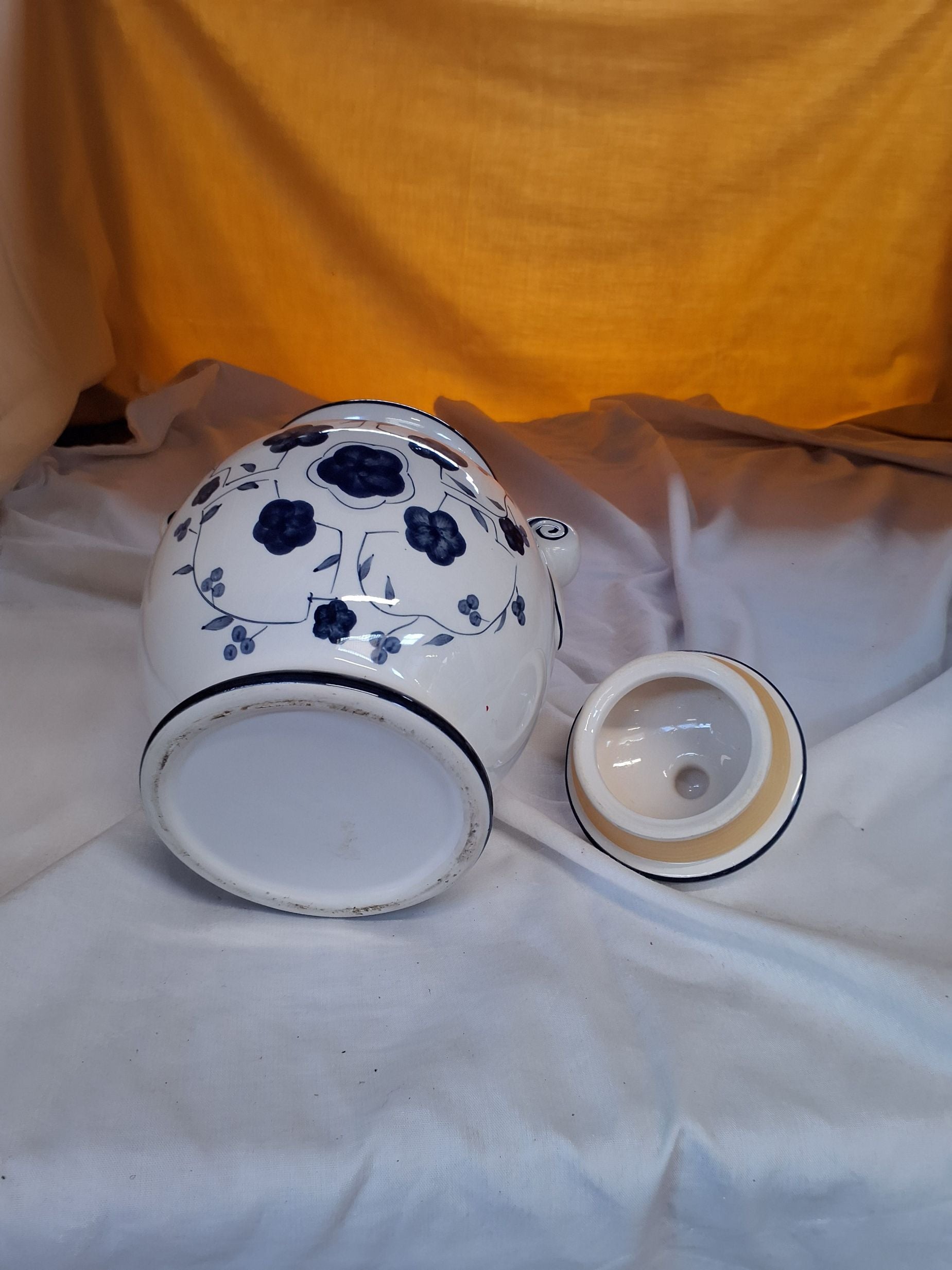 Porcelænskrukke med låg