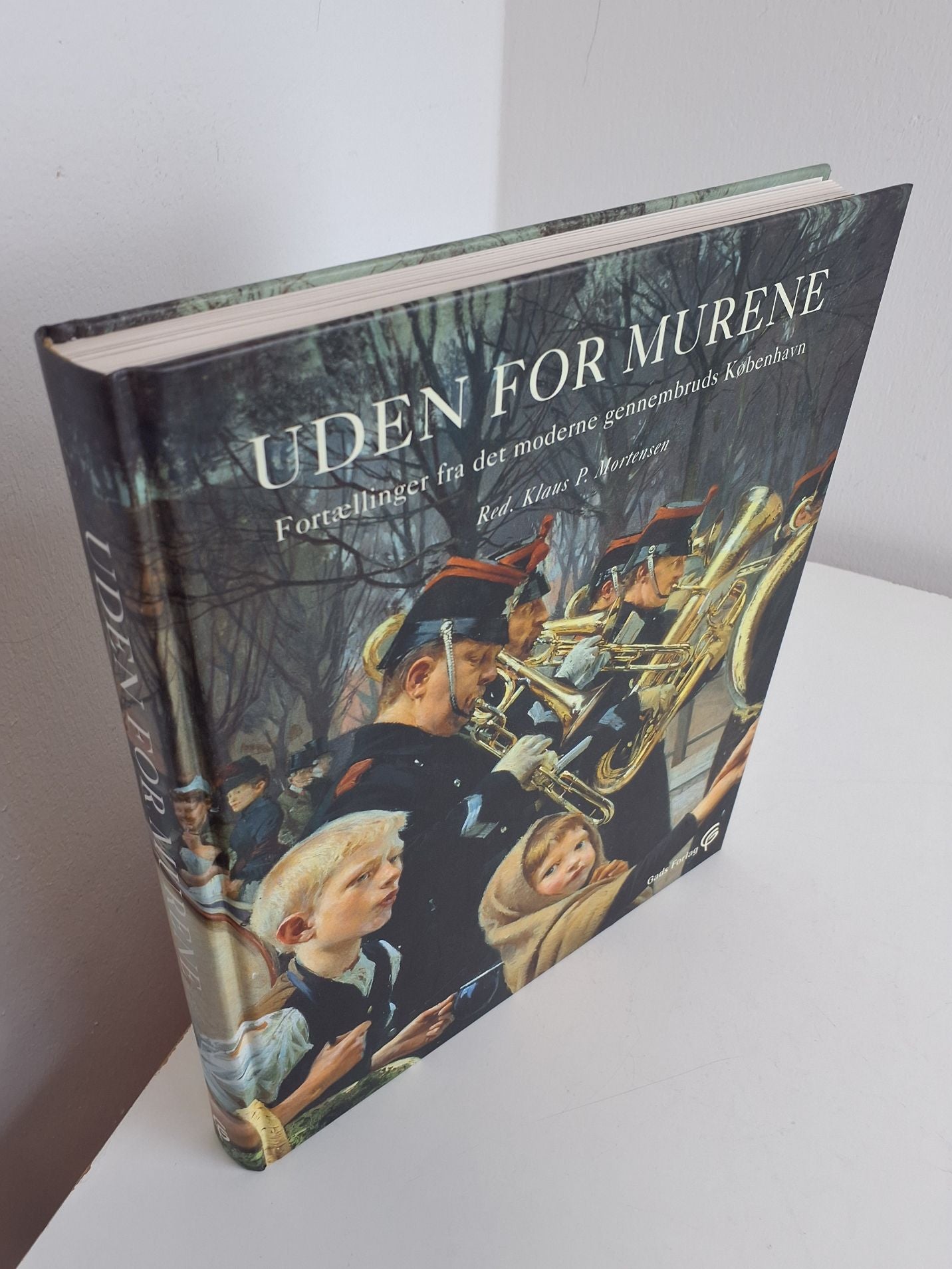 Bog: Uden for murene