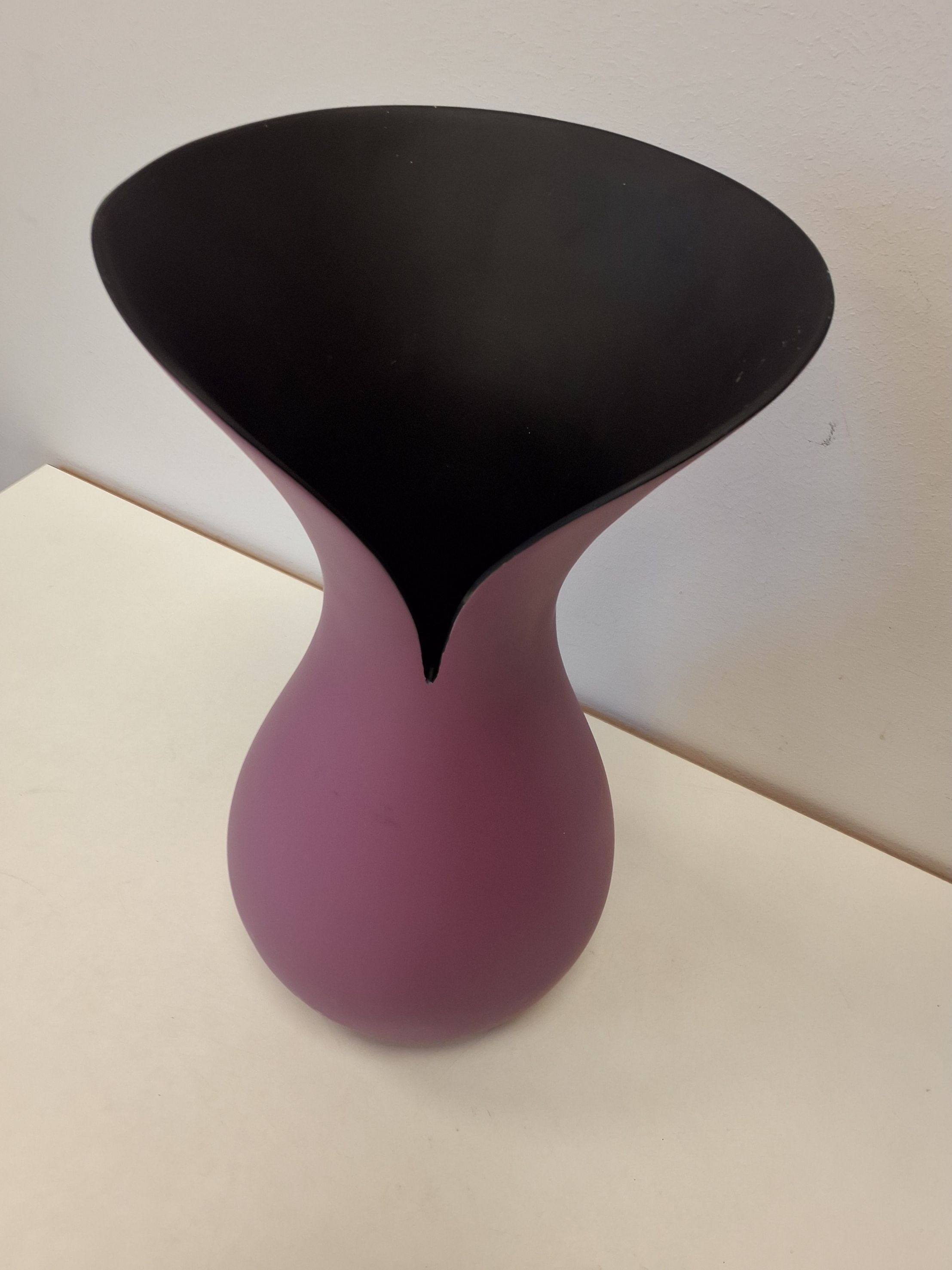 Lilla/sort vase