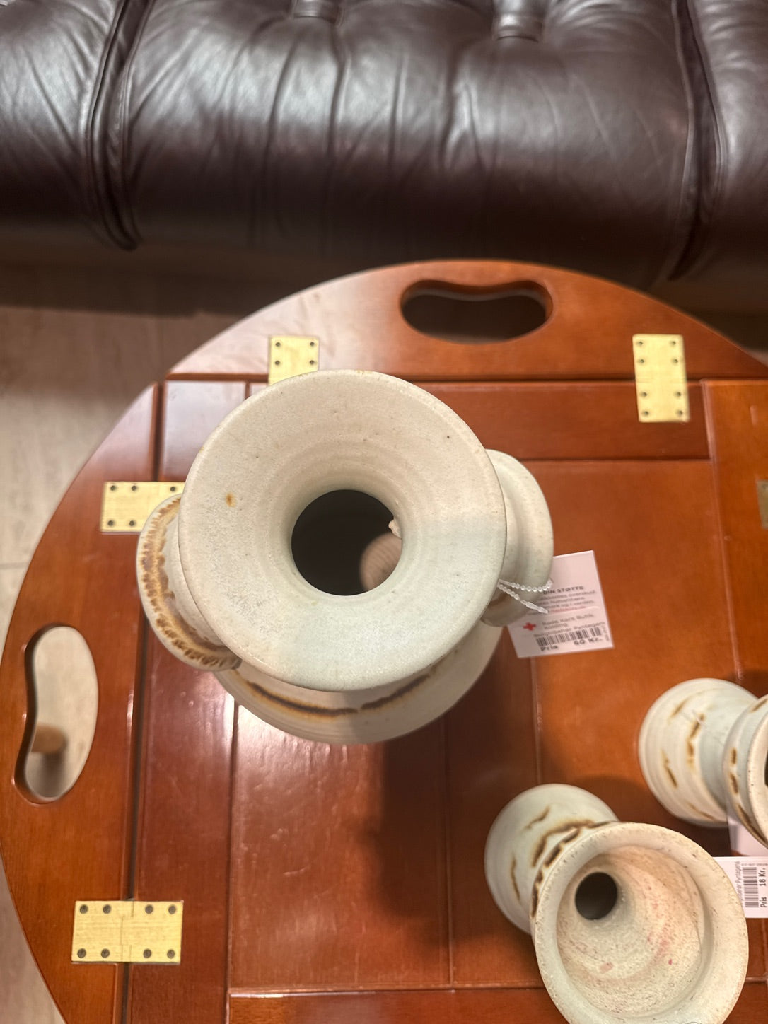 Vase i hvid og brun