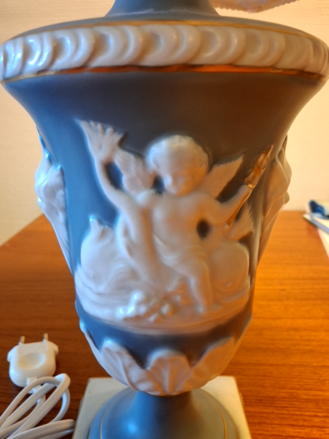 Italiensk retro lampe i porcelæn med skærm