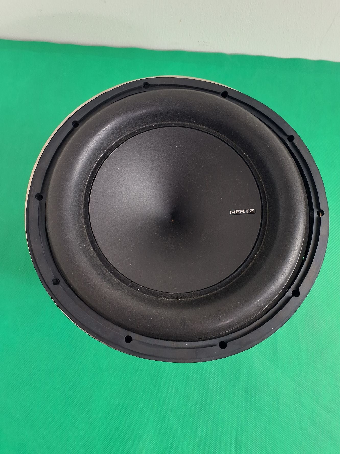 Hertz ML 2500.bilsubwoofer