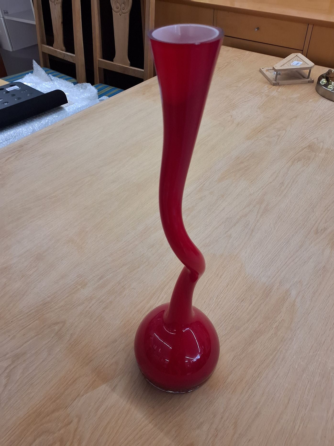 Vase i rødt glas